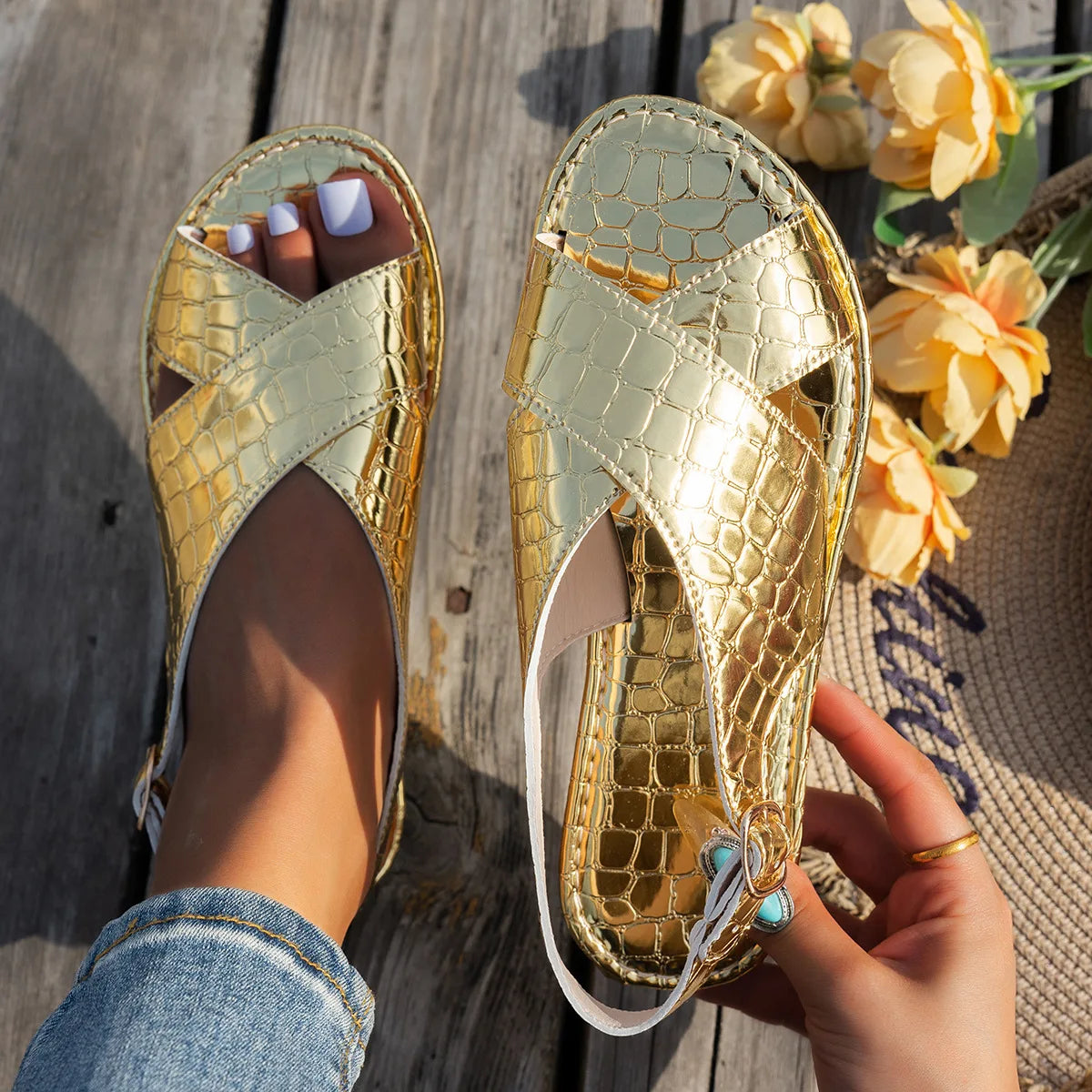 2025 Luxury Sexy Women's Sandals Classic Gold Silver Buckle Summer Ladies Shoes Large Size 43 Lightweight Comfort Beach Sandals