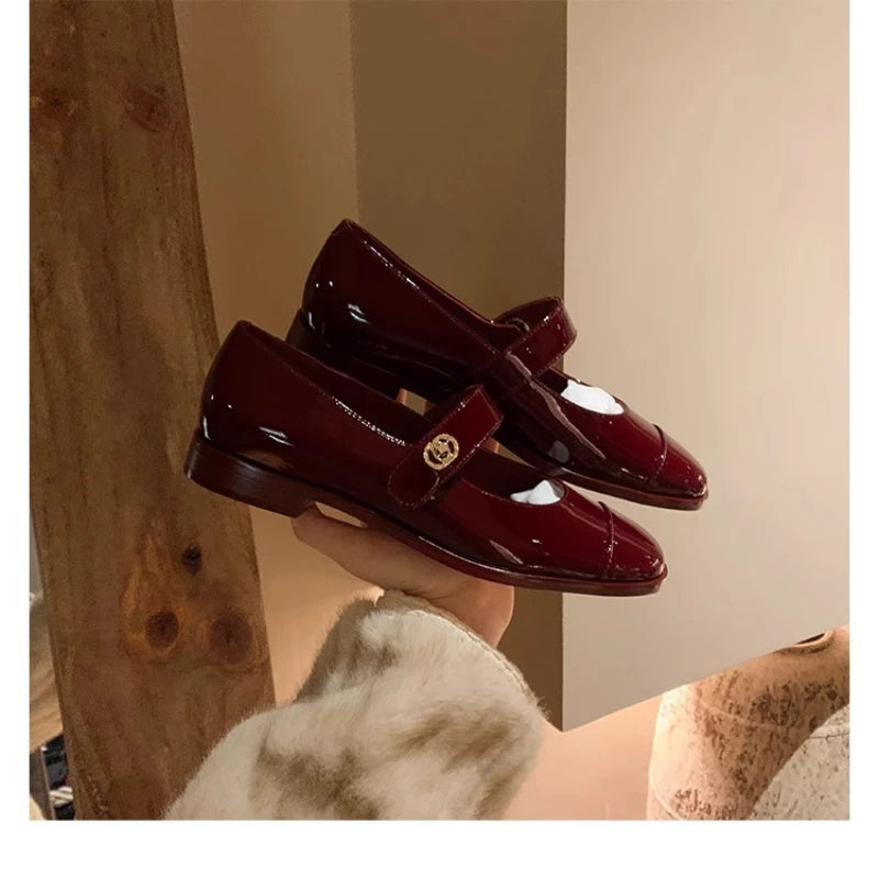 Women Two Tone Mary Jane Shoes 2026 New Patent Leather Buckle Strap Low Heel Casual Shoes For Office And Daily Wear Elegant