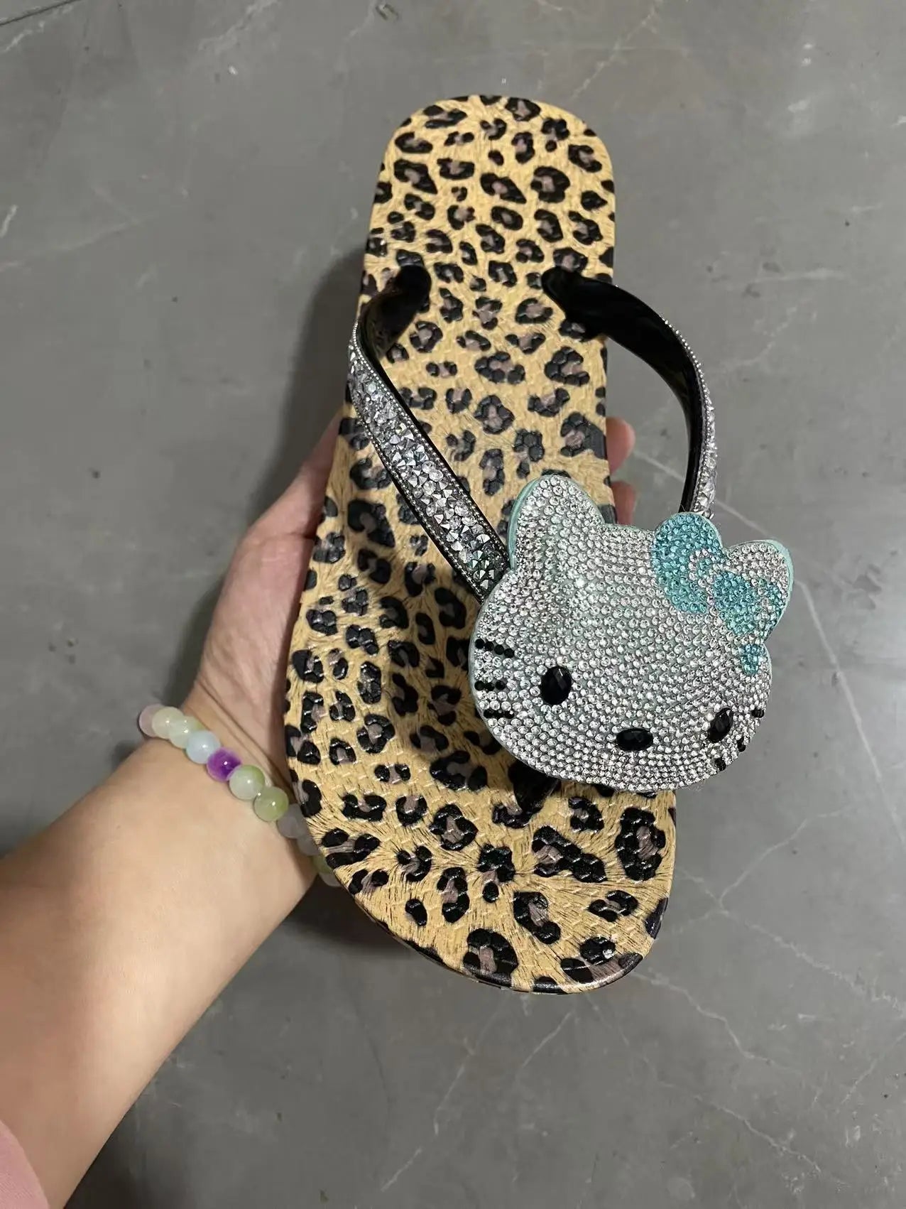Hello Kitty Rhinestone Flip Flops Leopard Print Y2K Women Bling Non-Slip Summer Beach Casual Thong Sandals Indoor Outdoor