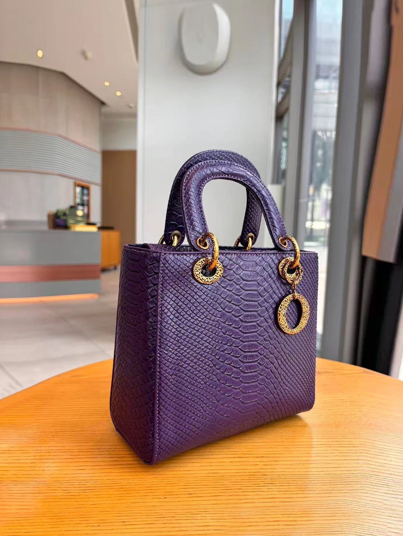 2026 New Fashion Luxury Snake Lady Handbag Niche Design Advanced Texture Temperament Exotic Small Bag Commuter Joker Shoulder Me