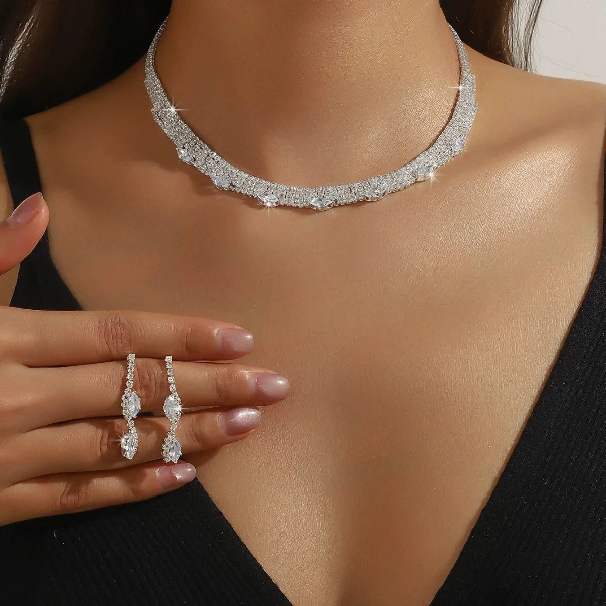 Ladies' Fashionable Silver-Plated And Diamond-Encrusted Metal Necklace, Earrings Set, Bride'S Wedding Attire And Accessories