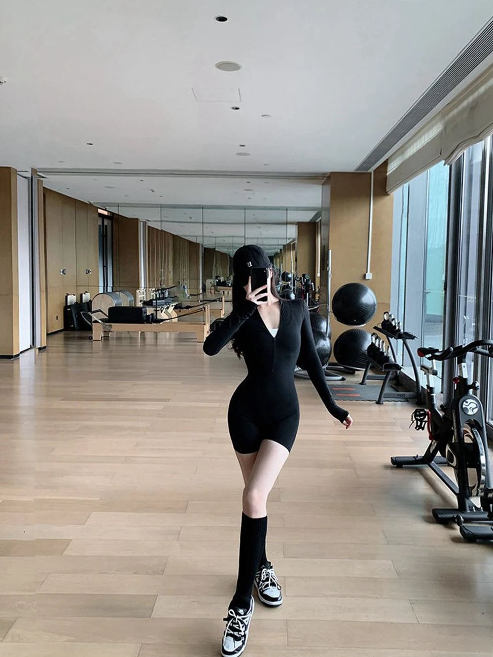 Women's Yoga Jumpsuits Long Sleeve Thin Tight Slim Fit Stretch One Piece Playsuits Sexy Fitness Shorts Zipper Sportwears