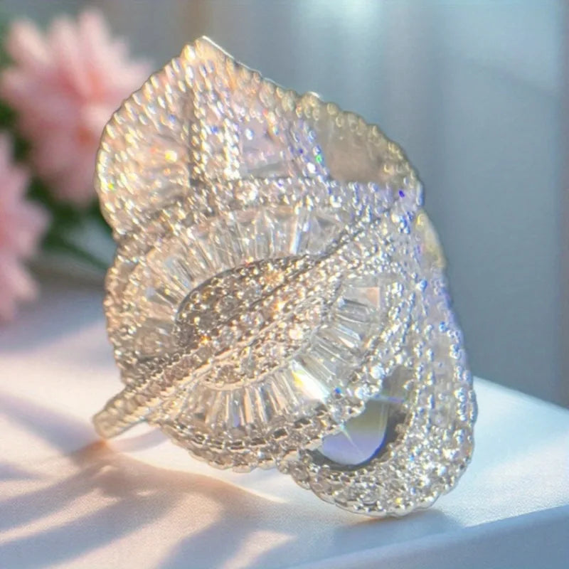 Elegant Bling Three Leaf Cubic Synthetic Zirconia Ladies Ring Wedding Party Bride Engagement Ring Fine Jewelry Accessories