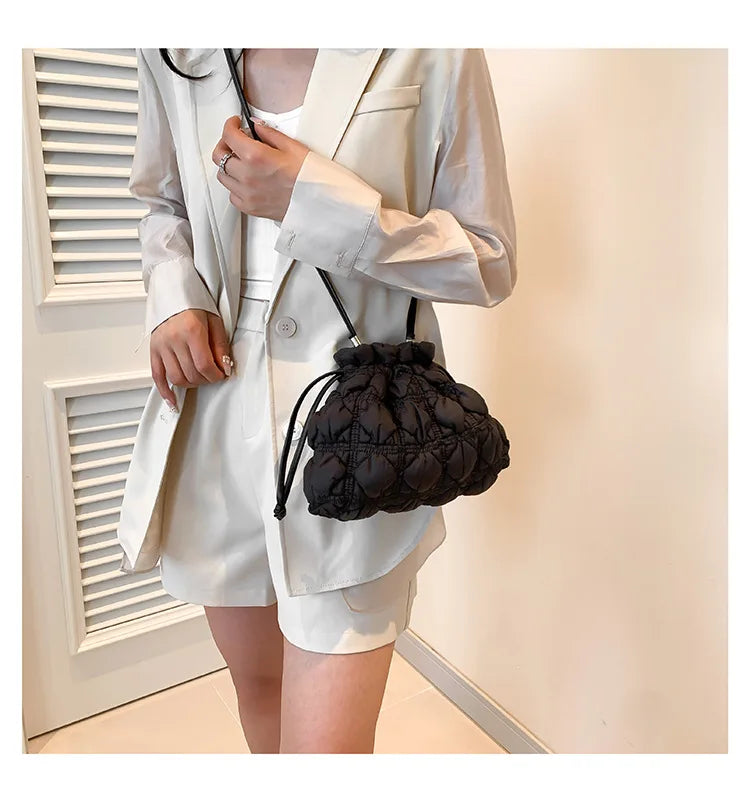 Women Drawstring Shoulder Bags Detachable Strap Quilted Crossbody Bag Solid Color Soft Padding Handbag for Outdoor Travel