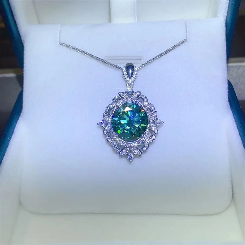 Luxurious & Grand Green Diamond Luxury Necklace Pendant For Women 5ct Moissanite PT950 Platinum | Gorgeous design, noble on neck