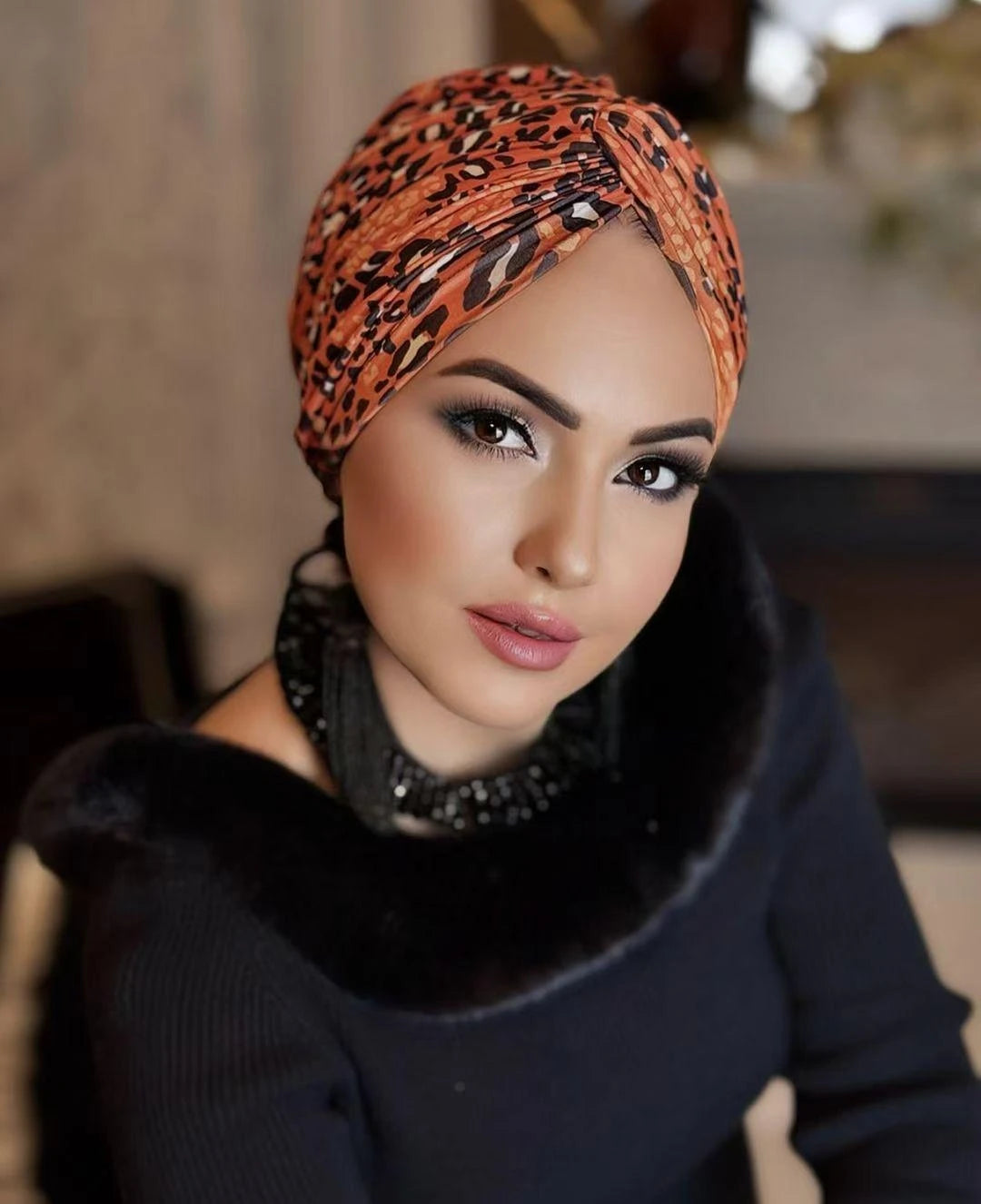 1PCS Women Headscarf French Retro Style Light Luxury Patterned Headscarf Matching Exudes Temperament