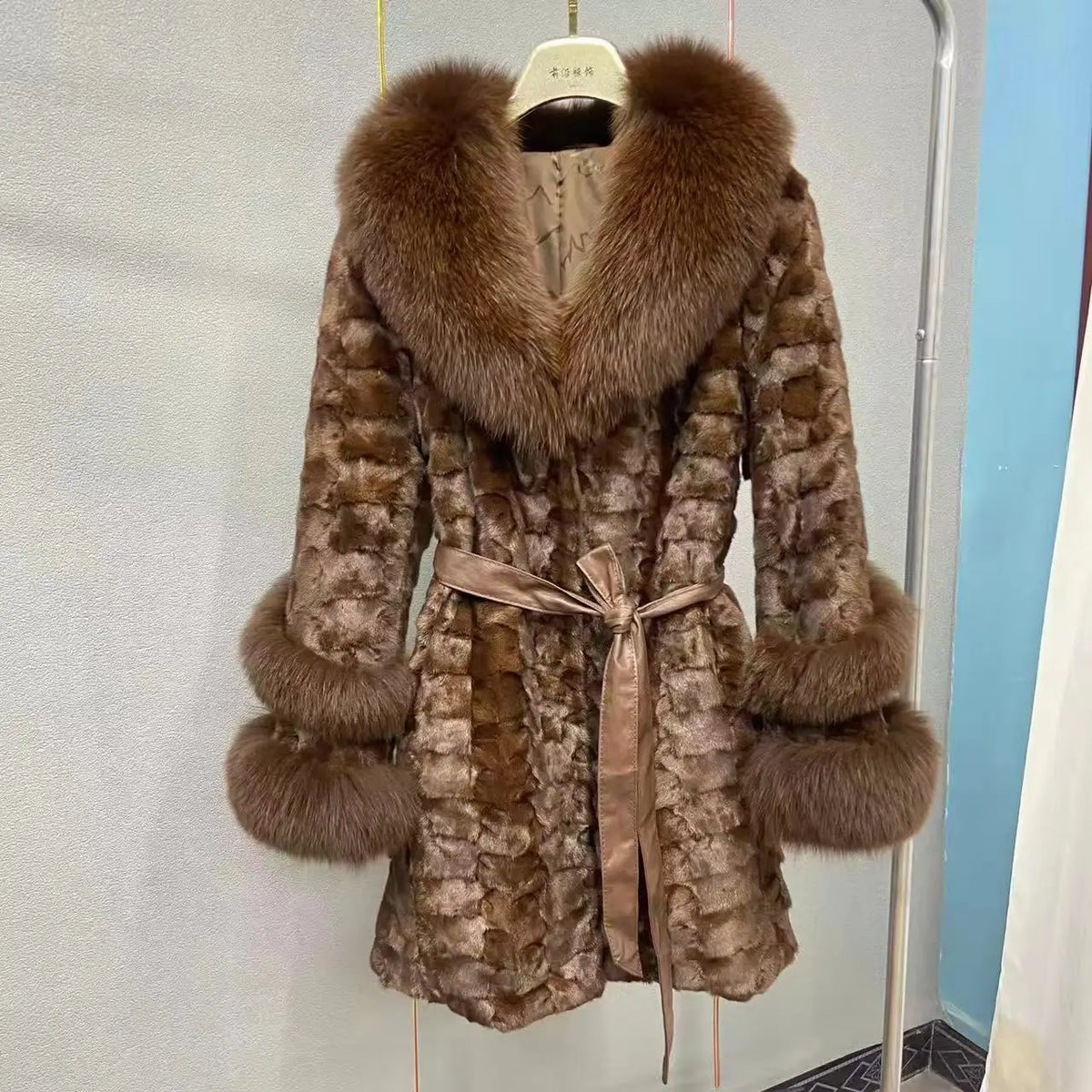 Winter Mink Fur Coat 2026 with Versatile Fox Fur Collar Light Luxury Slimming Fashionable Ladies' Style for Elegant Temperament