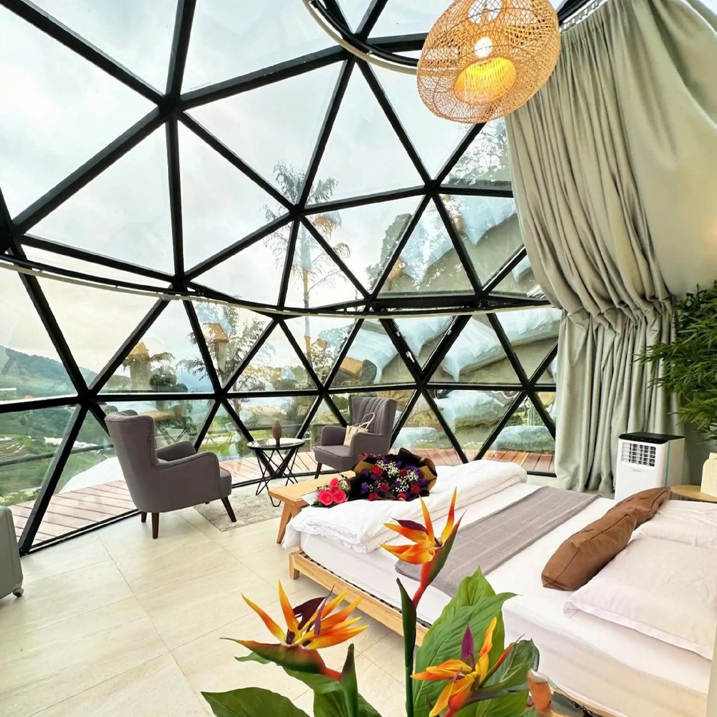 Customized Luxury Glass Dome Tent Transparent Geodesic Dome House Aluminum Frame Outdoor Resort Hotel Glamping Camping