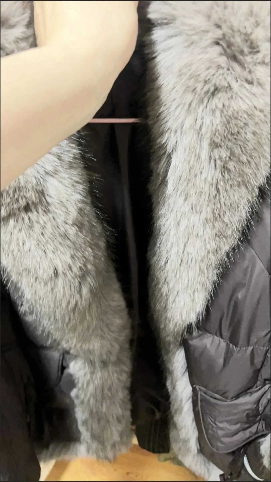 White Duck Down Coat Women Faux Fox Fur Collar Loose Thicken Parkas Warm Outwear 2026 Winter New Fashion Female Jacket