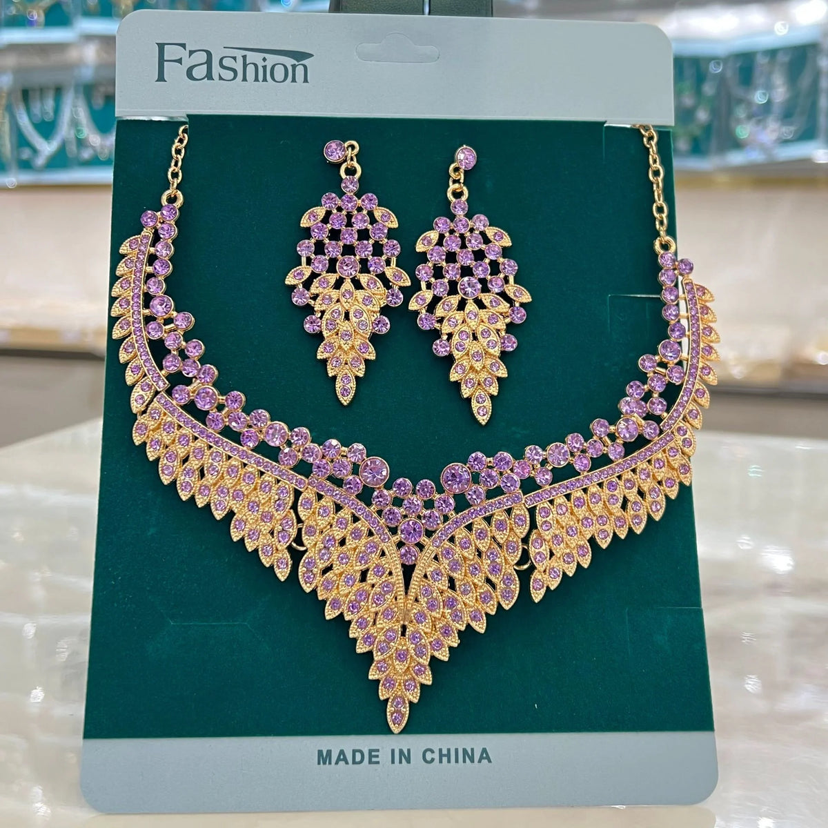 Two Piece Set of Emerald Fan-Shaped Necklace Earrings for Women on Vacation, Sweet Dates, Honeymoons, Valentine's Day Gifts