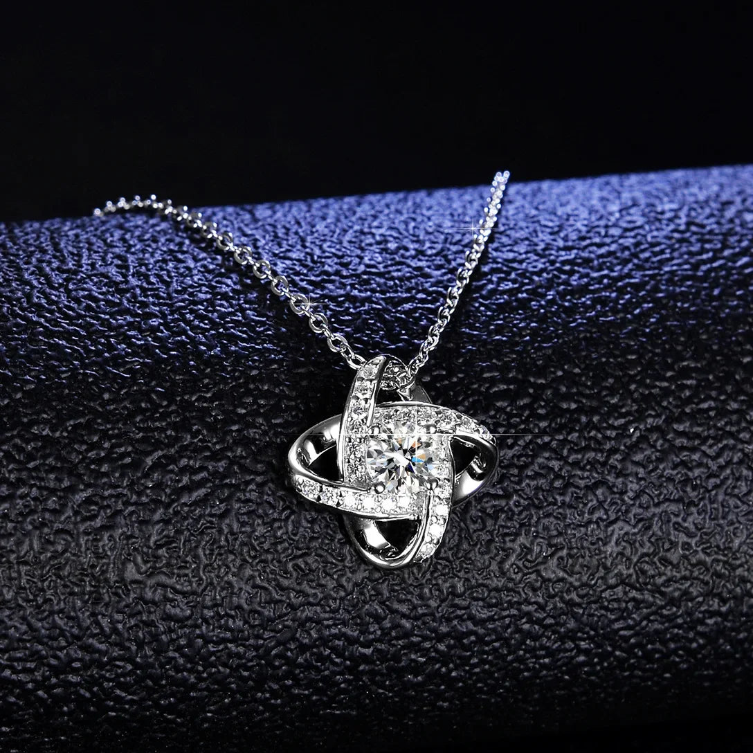 Luxury 1 Carat Moissanite in White Gold Four - leaf Clover Windmill Clavicle Chain Necklace, Ideal for Women