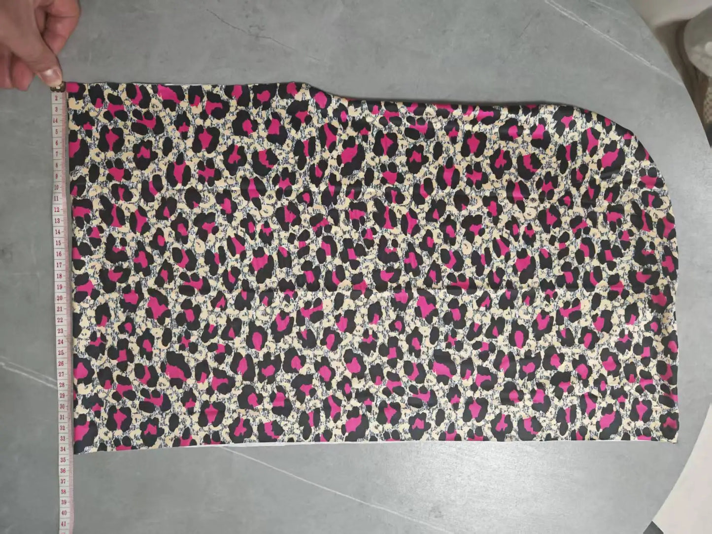 1PCS Women Headscarf French Retro Style Light Luxury Patterned Headscarf Matching Exudes Temperament