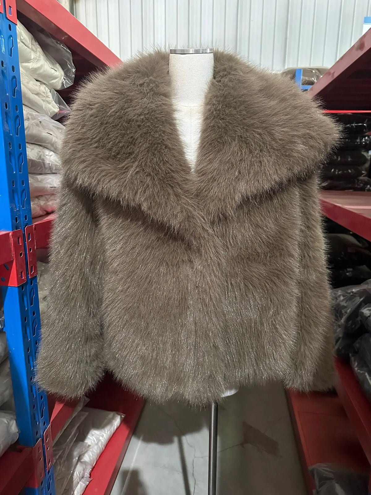 Women's Winter Fur Coat Mink Fur Large Lapel Fluffy Short Top in Large Size for Warmth And Style