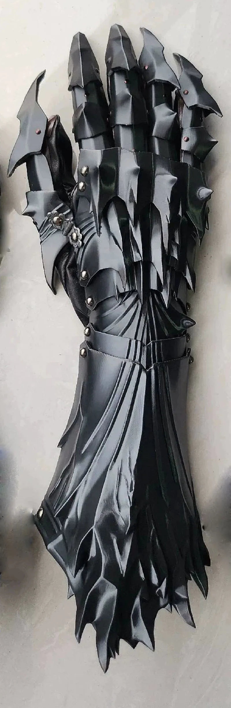 Gloves3D printed Silk PLA Material,A Pair Of Cosplay Prop Gloves Can Be Customized Dragon-Shaped Gloves Props Boys Gifte