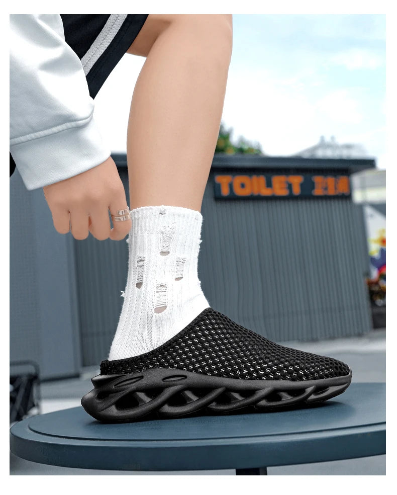 Men Slippers Summer Breathable Home Indoor Slippers Men Flats Thick Bottom Lightweight Slides Fashion Outdoor Walking Shoes
