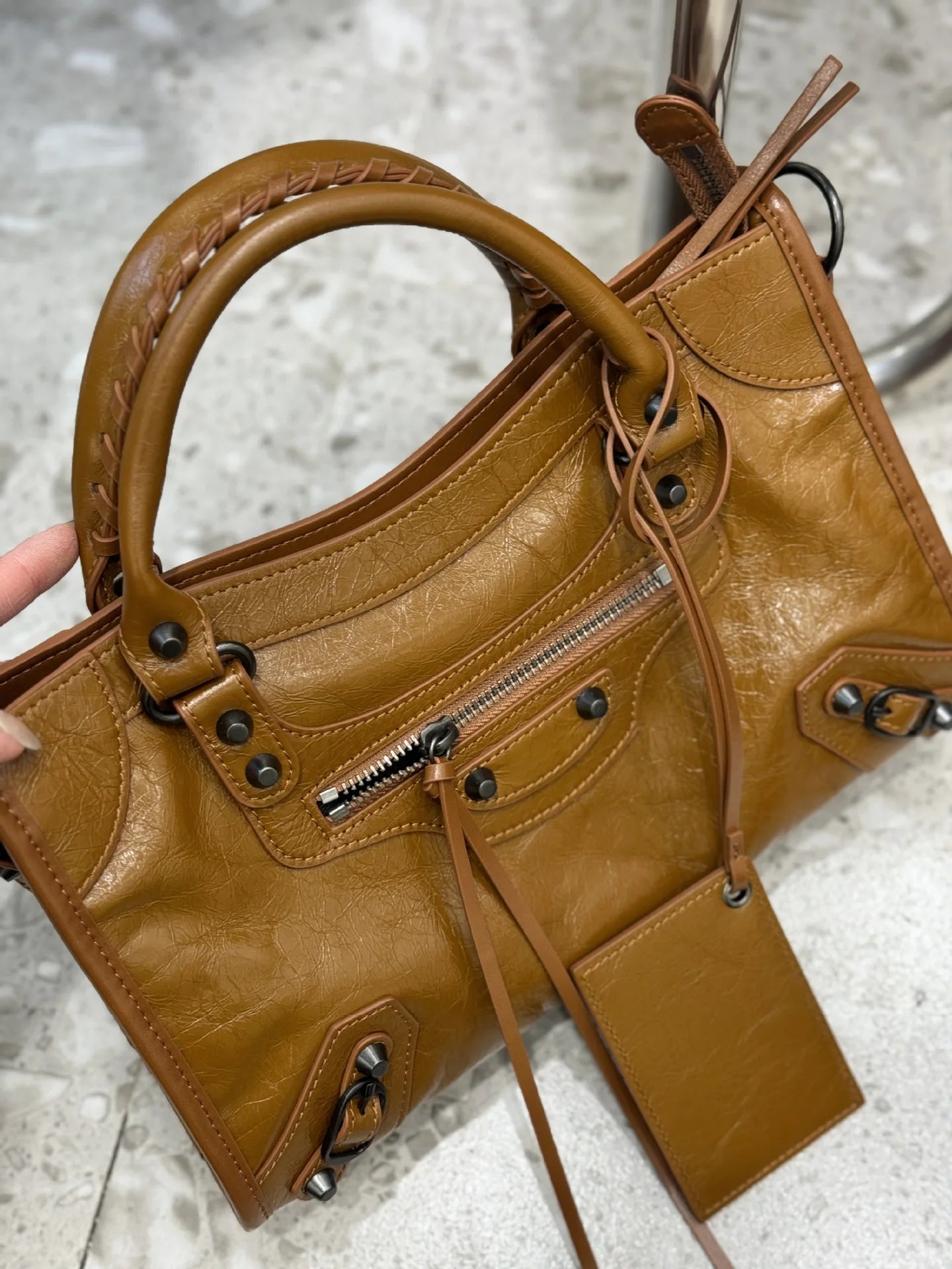 2026 Luxury Design Le City Rivet Motorcycle Bag Leather Leather Leather Handheld Women's Bag Trendy Fashion Single Shoulder Diag