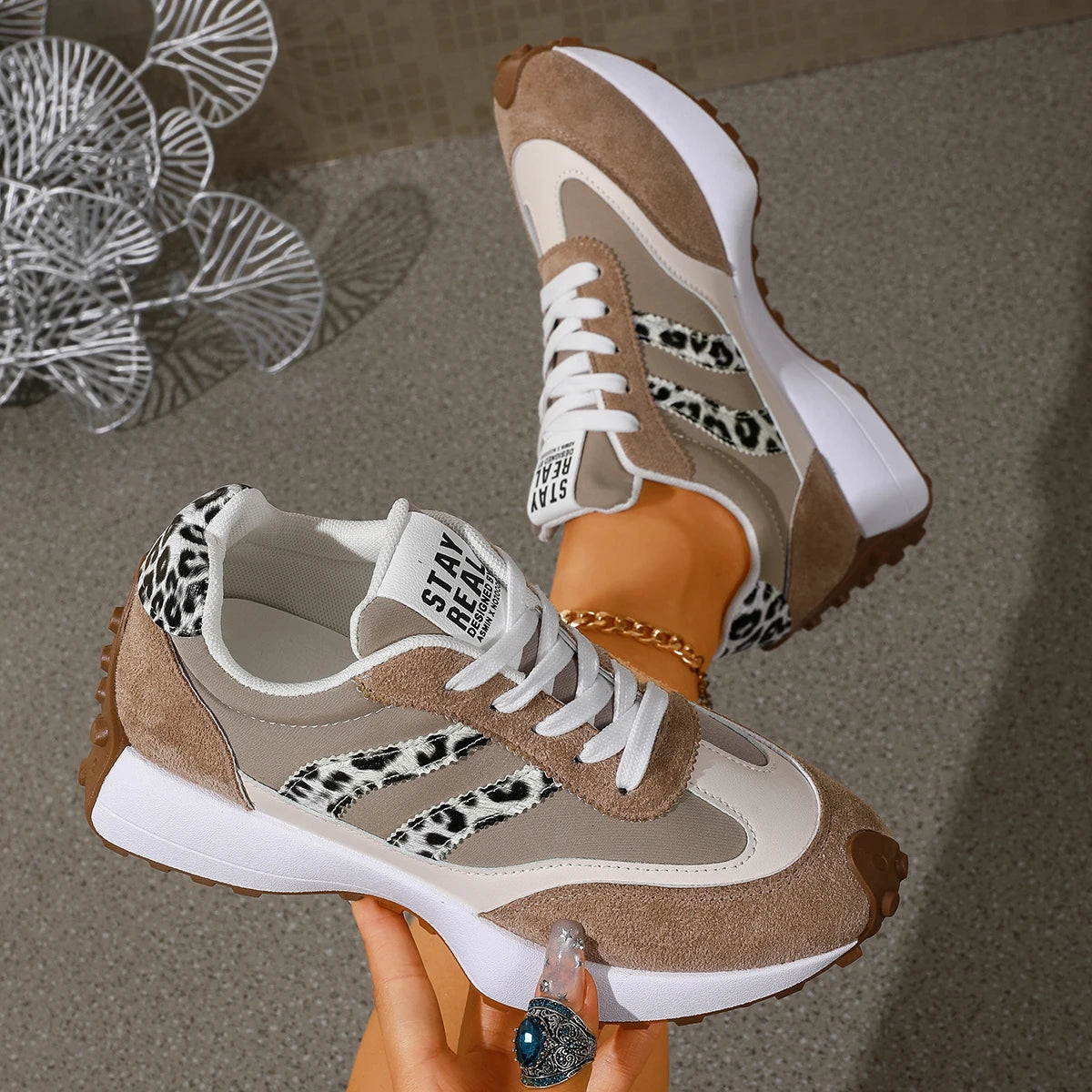 2026 Spring Women Sneakers New Luxury Flat Slip on Sneakers Women Trend Comfortable Lightweight Outdoor Designer Shoes for Women