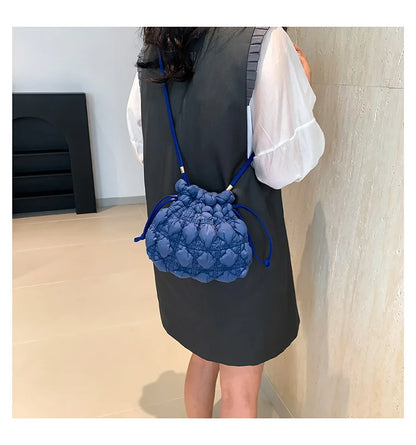 Women Drawstring Shoulder Bags Detachable Strap Quilted Crossbody Bag Solid Color Soft Padding Handbag for Outdoor Travel