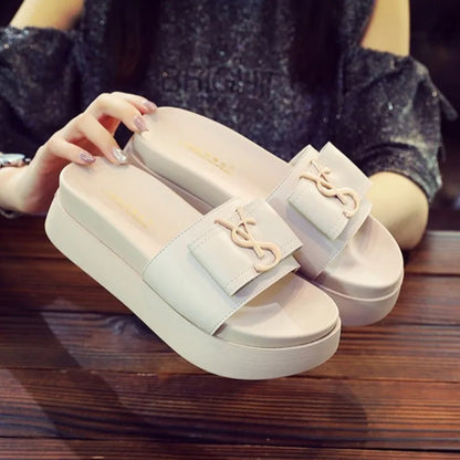 2025 Summer New Women's Fashion Letter Designer Sandals Casual Thick Bottom Round Toe Leather Beach Shoes Женские Сандалии