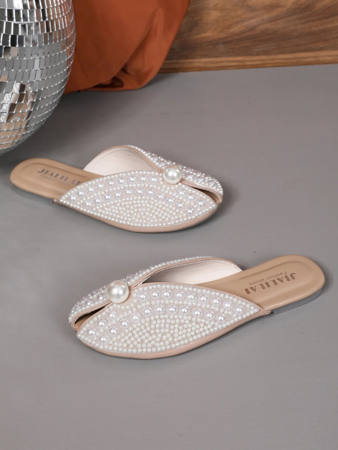 Women Slippers Summer Fashion Rhinestone Home Women Mules Shoes Elegant Slippers Luxury Designer Flat Sandals House Slides Women