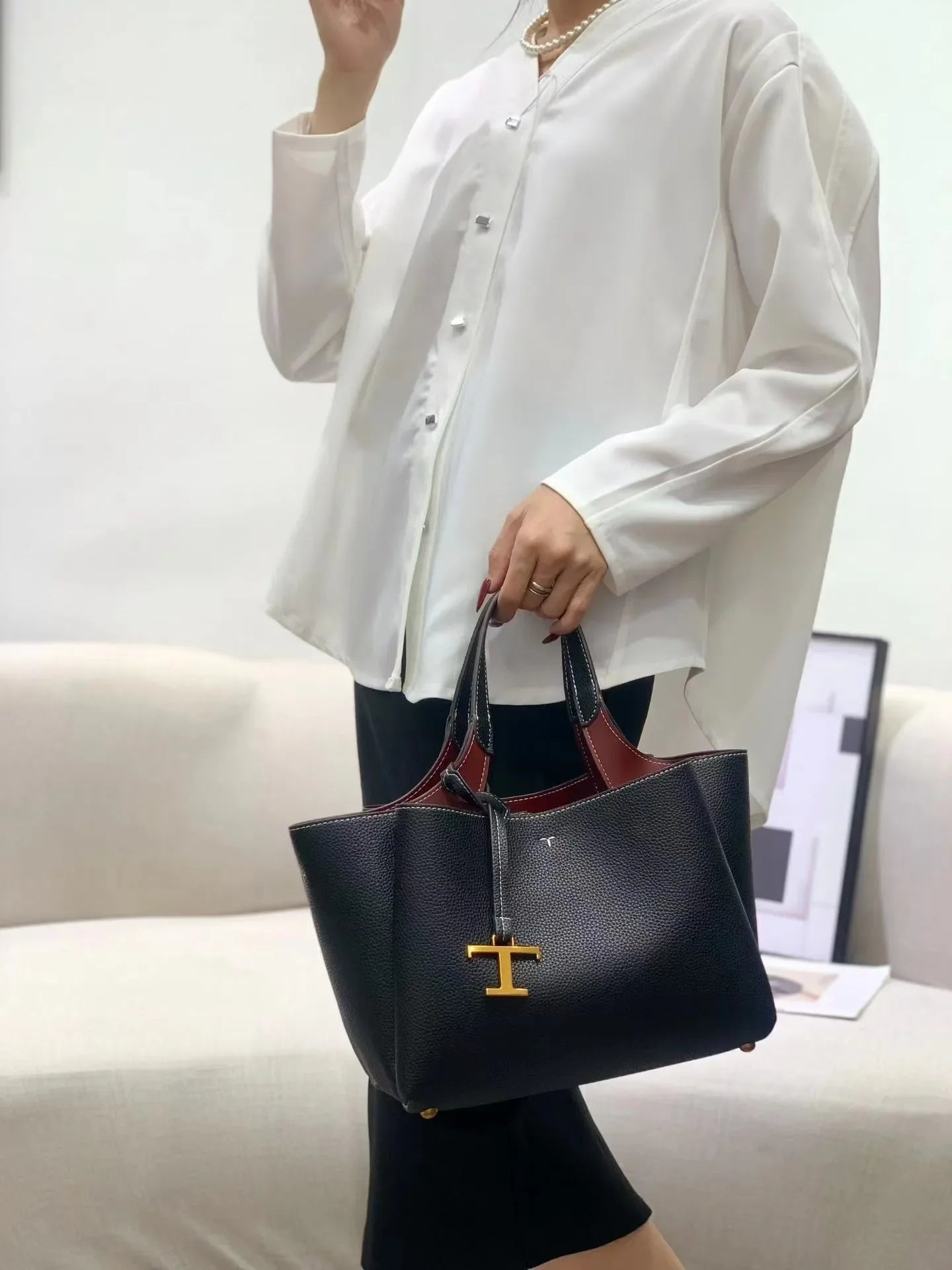 Elegant Shoulder Bag Handbags For Ladies Made Of Premium Leather - Famous Designer Luxury Brand Collection