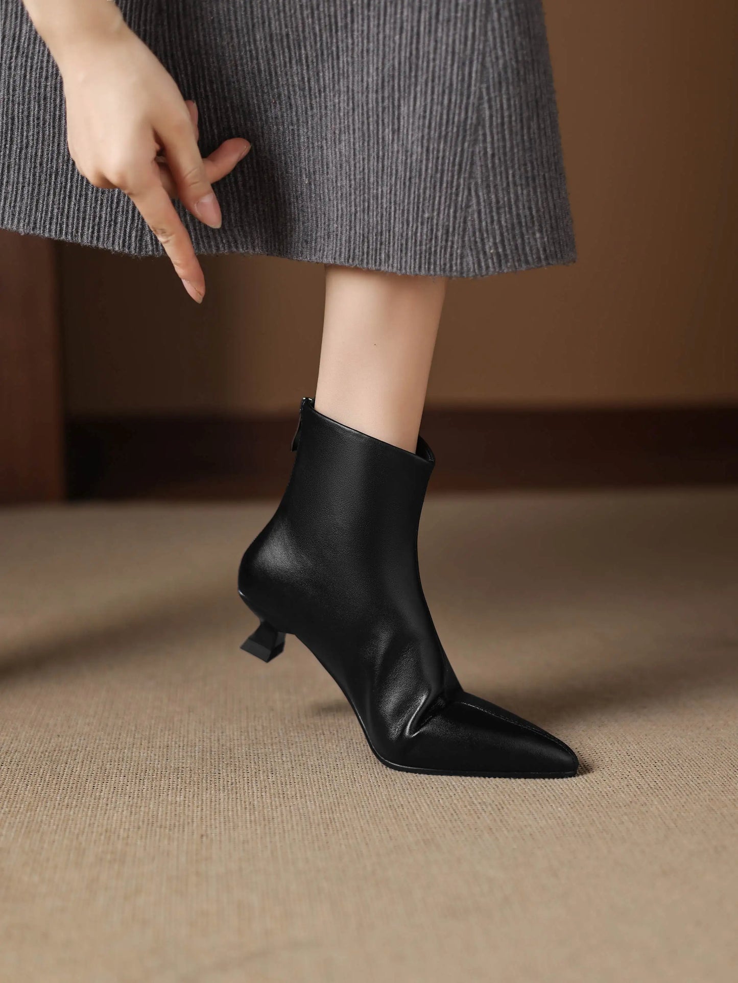 Plus Size 34-42 Genuine Leather Pointed Toe Med Heels Zipper Modern Boots Winter Autumn Shoes Concise Elegant Dress Ankle Boots
