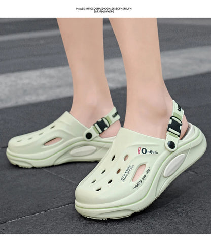 New Classic Summer Clogs Men Slipper Breathable Garden Shoes EVA Outdoor Comforty Beach Slides Home Sandals Antiskid Slippers