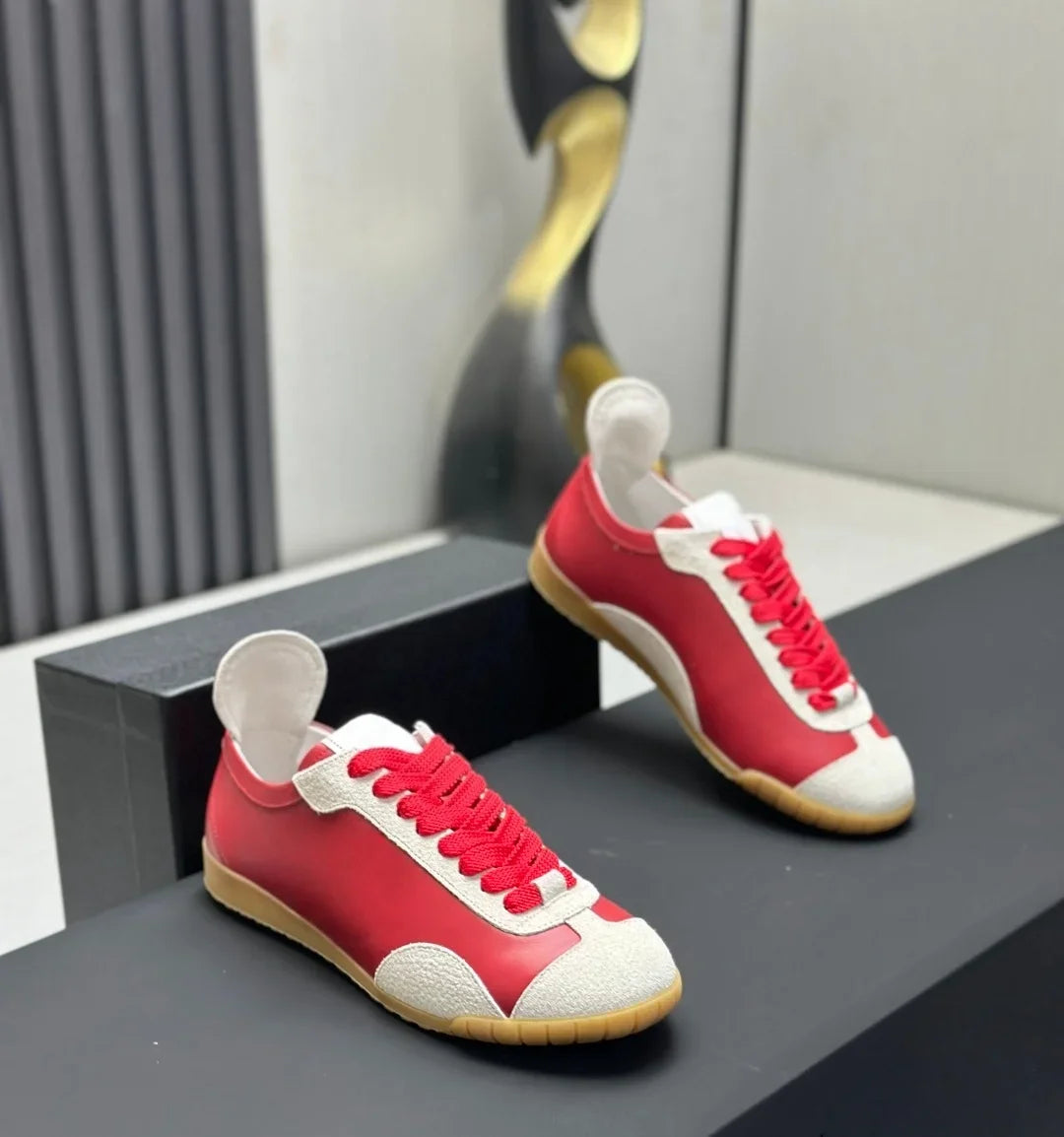 Luxury Brand Running Shoes Casual Sneakers Commuter Shoes Hiking Shoes Genuine Leather Simple Yet Stylish Retro Sporty Style