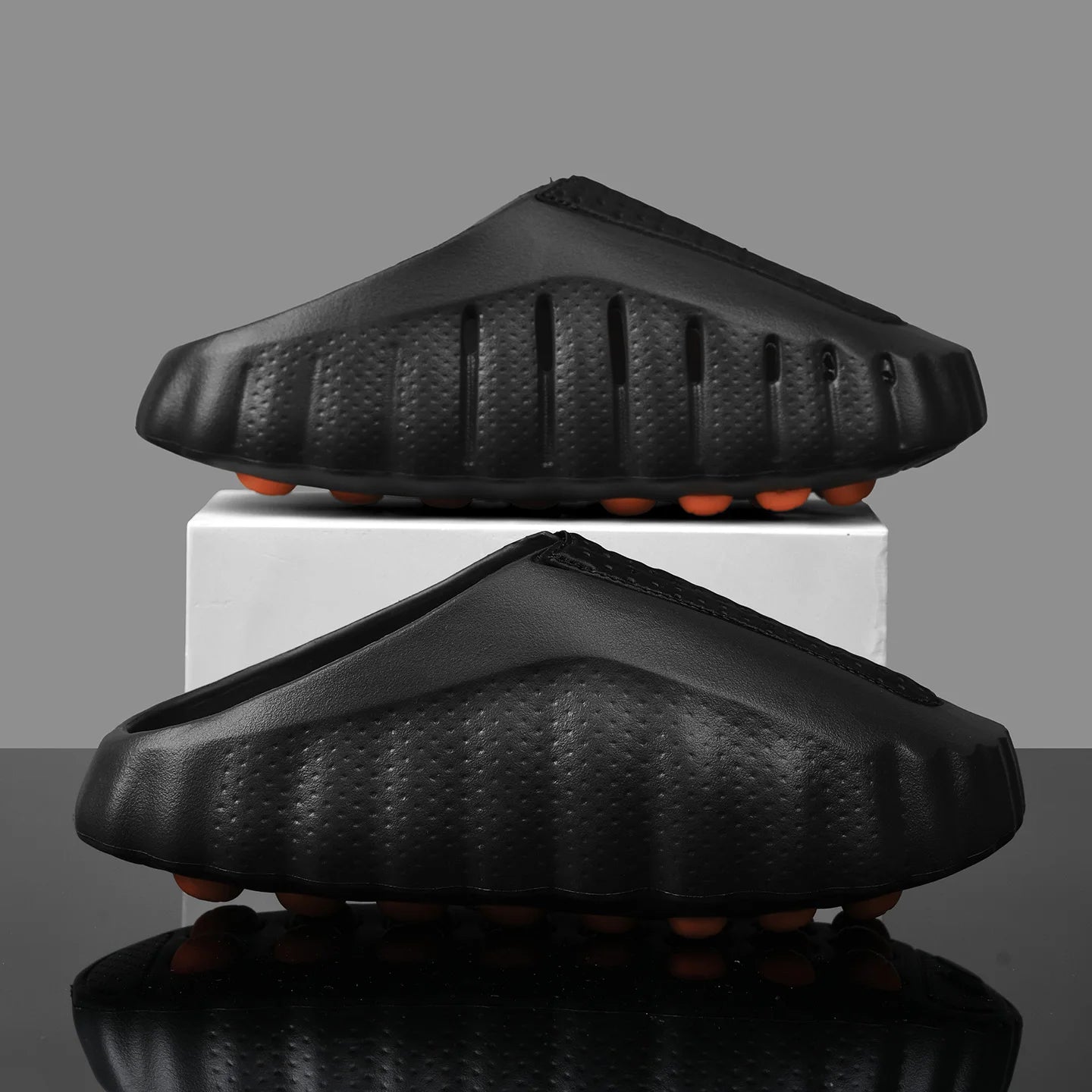 Men Slippers Thick Sole Slides Breathable EVA Slippers Shock Absorb Non Slip Woman Bathroom Beach Sandals Casual Footwear Unisex