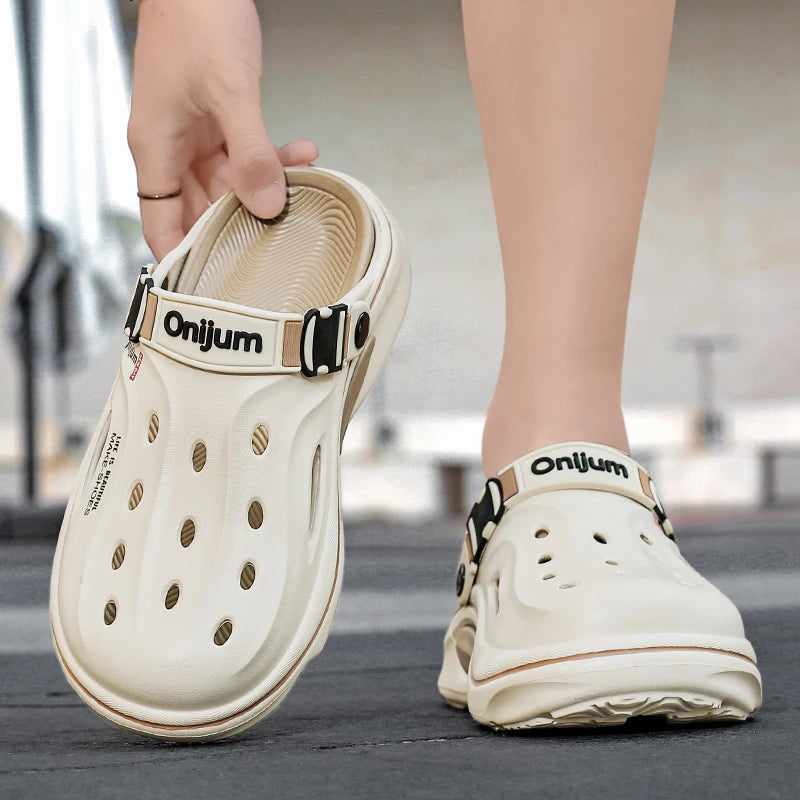 New Classic Summer Clogs Men Slipper Breathable Garden Shoes EVA Outdoor Comforty Beach Slides Home Sandals Antiskid Slippers