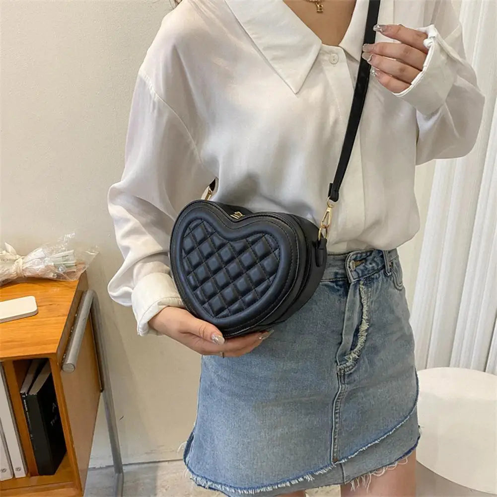 Luxury Love Shaped Shoulder Bag Small Handbags Designer Crossbody Bags Women Sling Purse Red Peach Heart Phone Bag Shoulder Bag