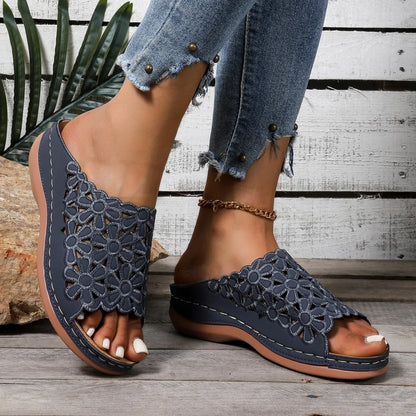 Women Slippers Elegant Floral Comfort Sandals Hollow-Cut Stylish Wedge Slippers Designer Versatile Slides Women Beach Shoes