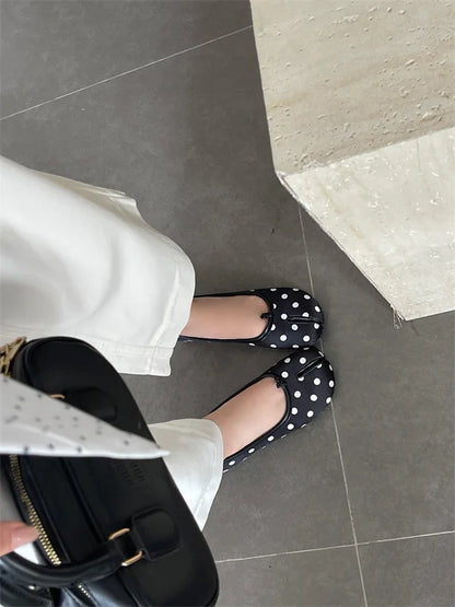 2026 New Women's Polka Dot Vintage Split Toe Slip-On Flat Shoes Japanese Style Casual Loafers Black Beige Large Size 35-42