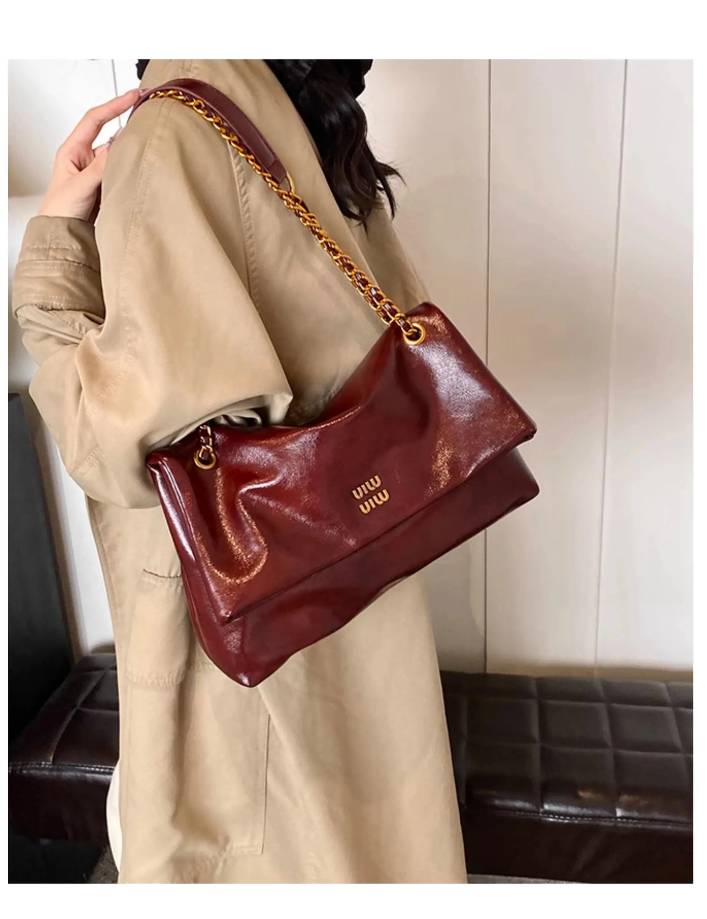 High-quality designer large-capacity underarm tote bag female 2026 new wild light luxury high-end commuter chain messenger bag