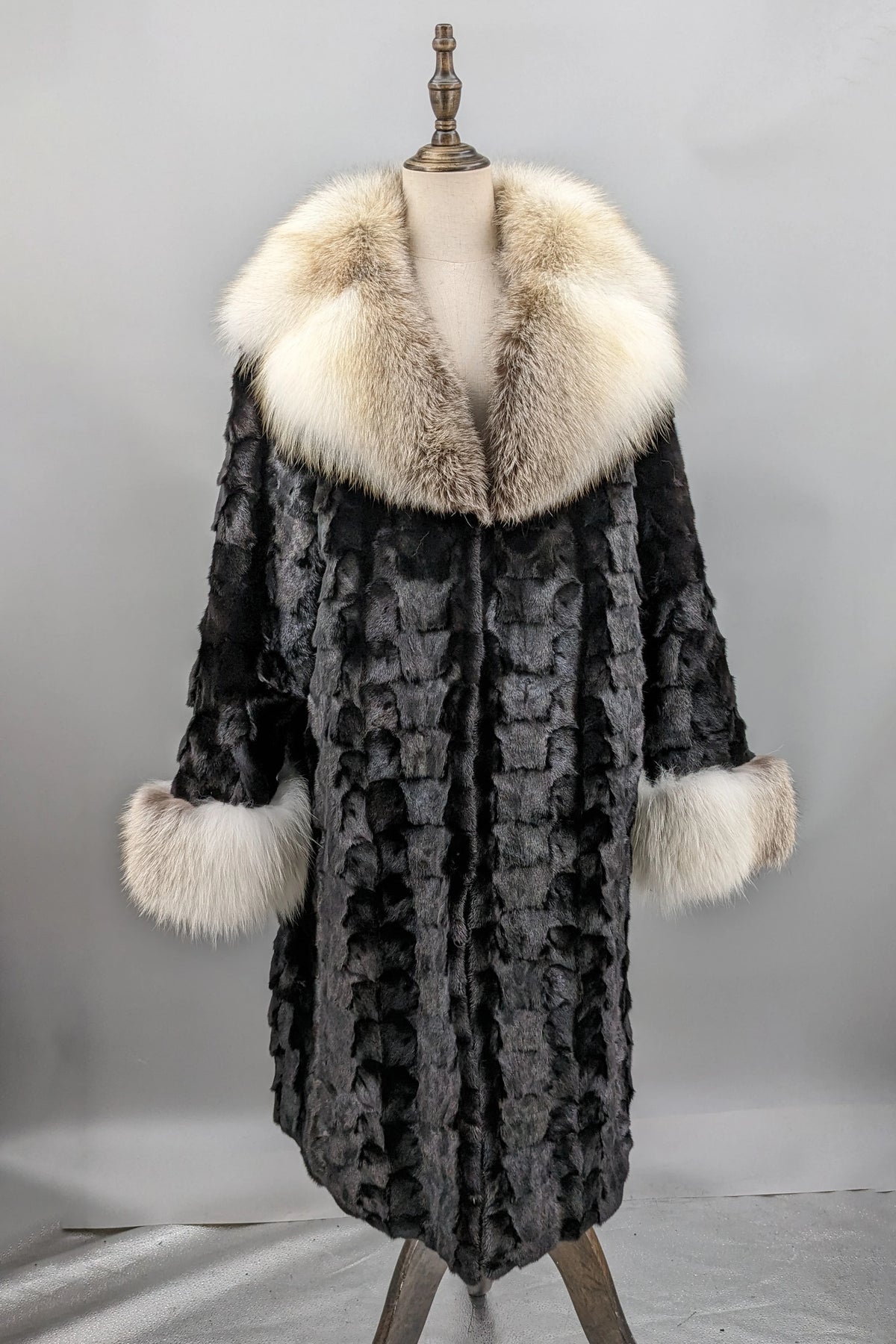 long mink fur black coat with big furry fox fur collar and cuffs overcoat length 95 cm 241205