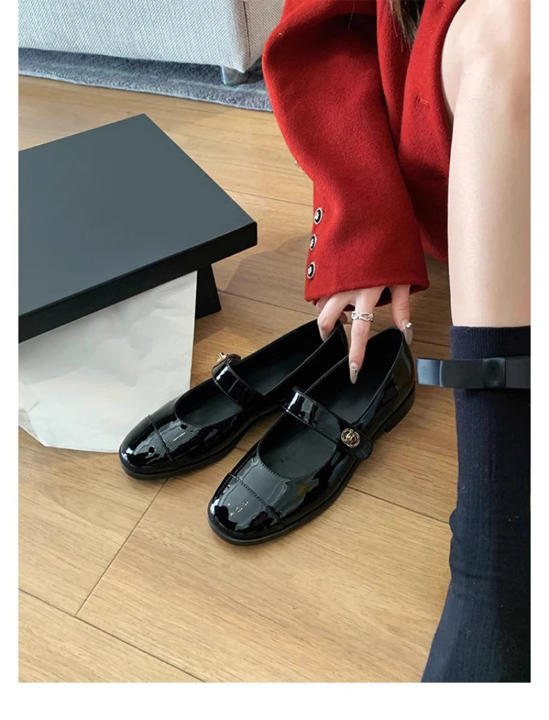 Women Two Tone Mary Jane Shoes 2026 New Patent Leather Buckle Strap Low Heel Casual Shoes For Office And Daily Wear Elegant