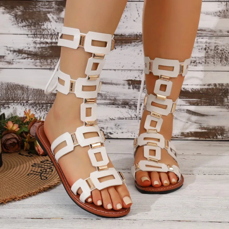 2026 Summer Luxury Round Toe PU Women's Sandals Fashionable Flat Casual Beach Shoes Stylish Metallic Decoration Women's Sandals