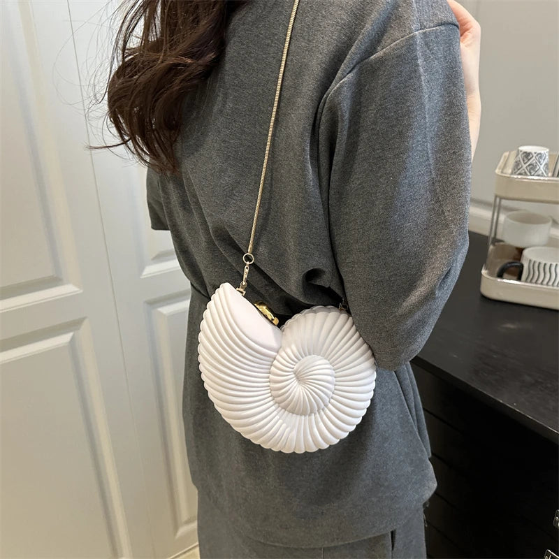 Fashion Lipstick Bag Ladies Gold Conch Dinner Bag High Quality Acrylic Super Mini Crossbody Bag Women Cute Fun Creative Handbag