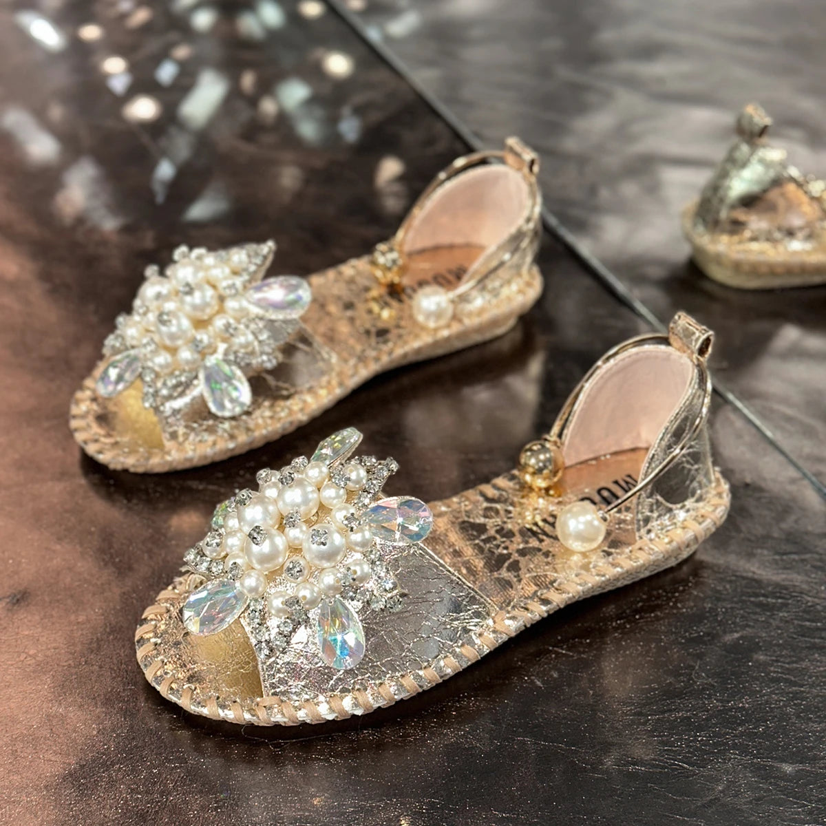 Aphixta New Gold Crystal Flower Flat With Sandals Women Summer Round Toe Shoes Outdoor Soft Sole Bling Slides Big Size 43