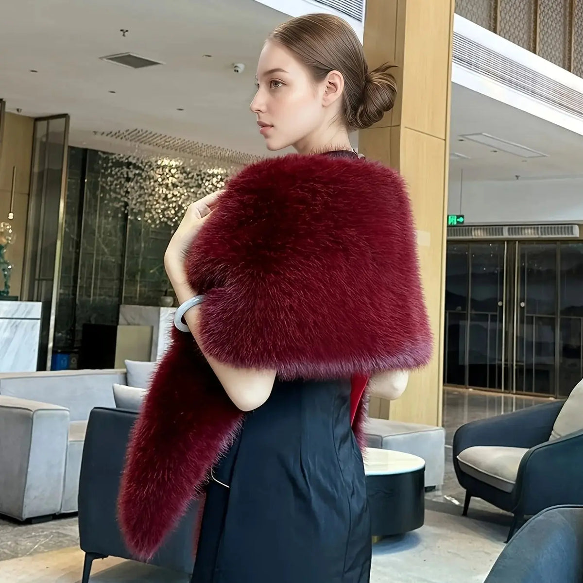 A Handmade Polyester Faux Fox Fur Women's Fashion Shawl for Weddings, Parties, and Gatherings, a Warm and Stylish Accessory