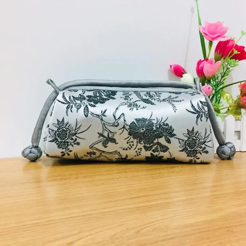 Fashion Luxury Chinese Style Silk Bag Women Handbag Japanese Hand Embroidery Totes Cheongsam Female Cosplay Bags Clutch Purses