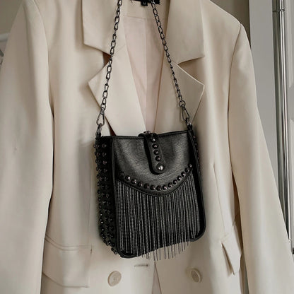 Luxury Designer Cylinder Bag Ladies Fashion Rivet Shoulder Bags Fringed Small Mobile Phone Crossbody Purse Summer Chain Borse