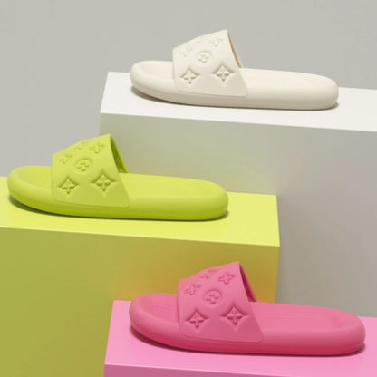 Light Luxury Women's Non-Slip Sandals, One-Piece Molded EVA Thick Sole, Cloud-like Soft Feel, Non-Water-Logging Slippers for Bat