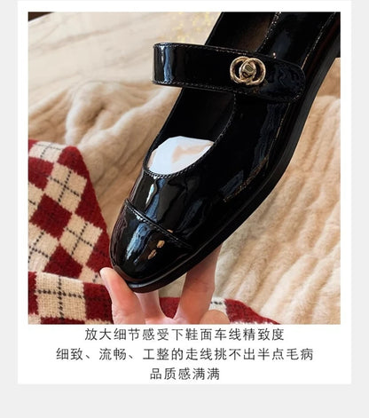 Women Two Tone Mary Jane Shoes 2026 New Patent Leather Buckle Strap Low Heel Casual Shoes For Office And Daily Wear Elegant
