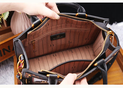 Vintage and Luxury Designer Bag with Delicate Embroidery Cat Printing Women Popular and Fashionable Tote Bag with Large Capacity