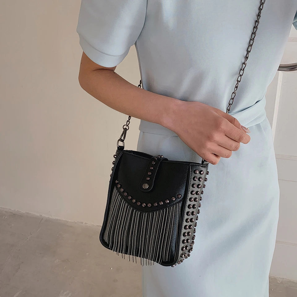 Luxury Designer Cylinder Bag Ladies Fashion Rivet Shoulder Bags Fringed Small Mobile Phone Crossbody Purse Summer Chain Borse