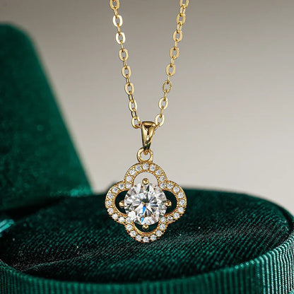 Luxury 100% Real 18k Gold Lucky Grass Pendant Clavicle Chain Women's Moissanite Pendant Necklace