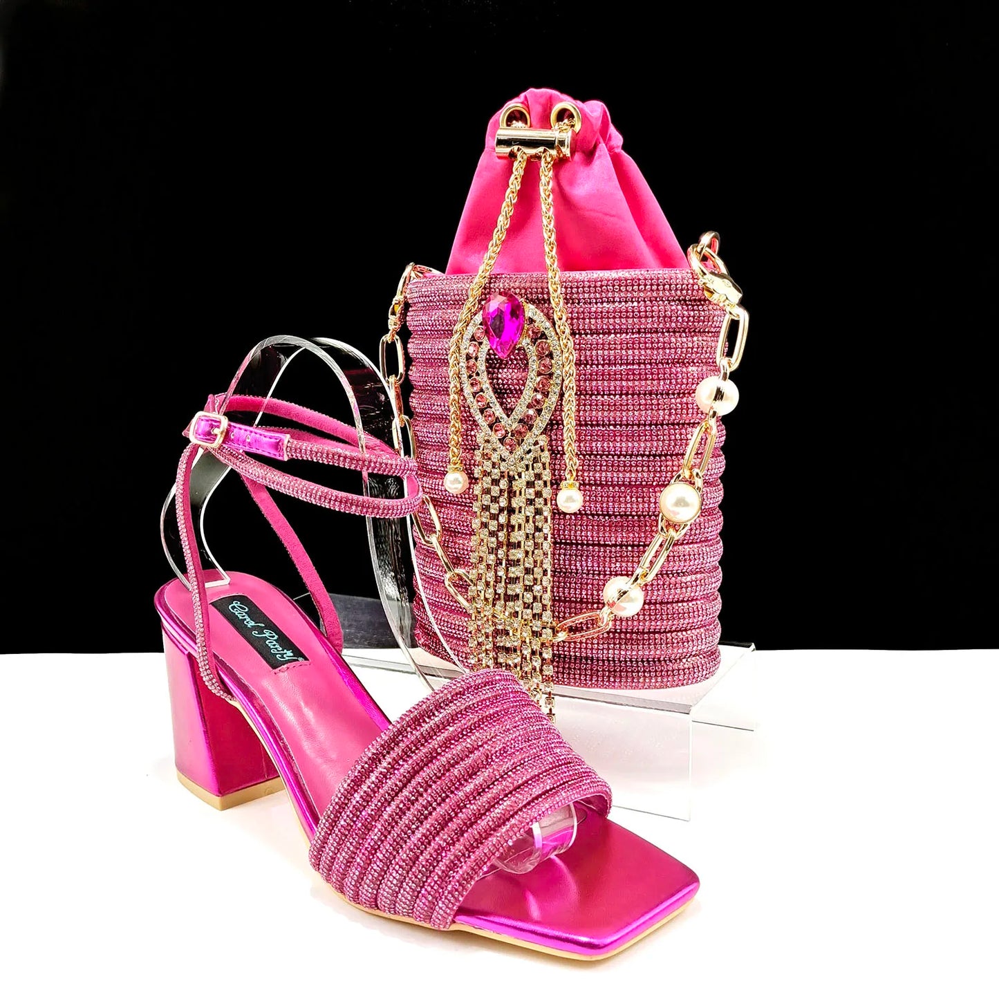 Stylish And Special Olive Bright Bag Match Women's Sandals Set With Big Diamond Tassels And Long And Short Double Chains