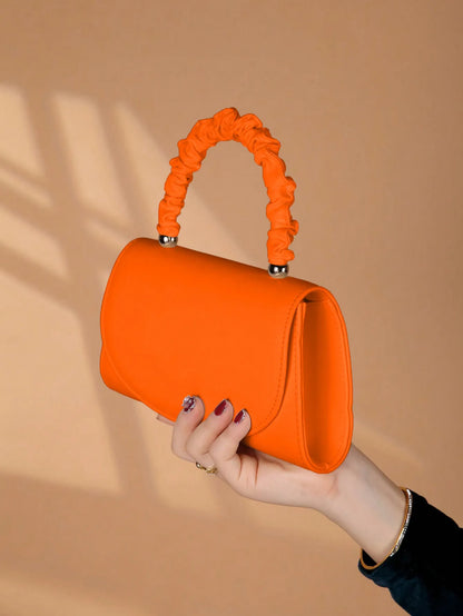 Elegant light luxury solid color women's handbag, fashionable and romantic banquet clutch, suitable for women's daily use.