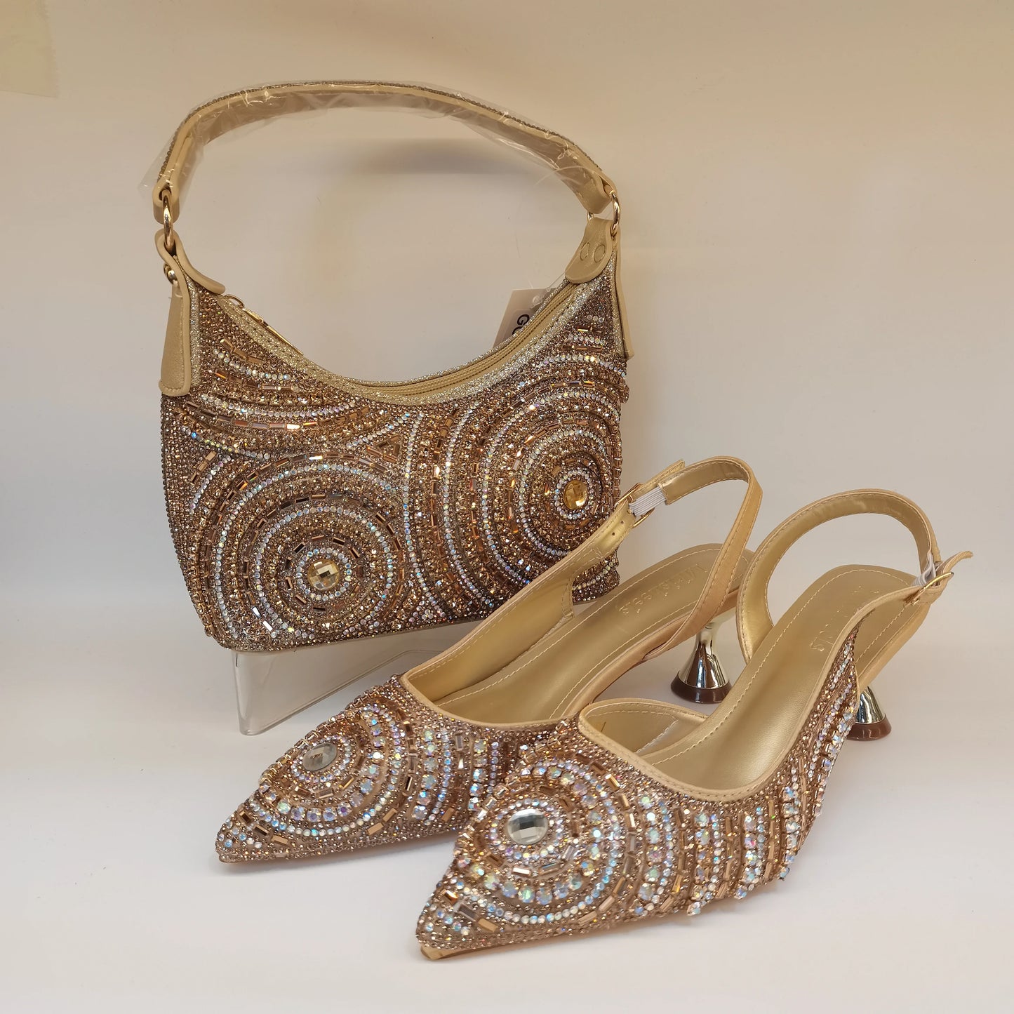 New Elegant Nigerian Women’s Gold Colour Heeled Shoes With Match Rhinestone Handbag Set Italian Design for Parties